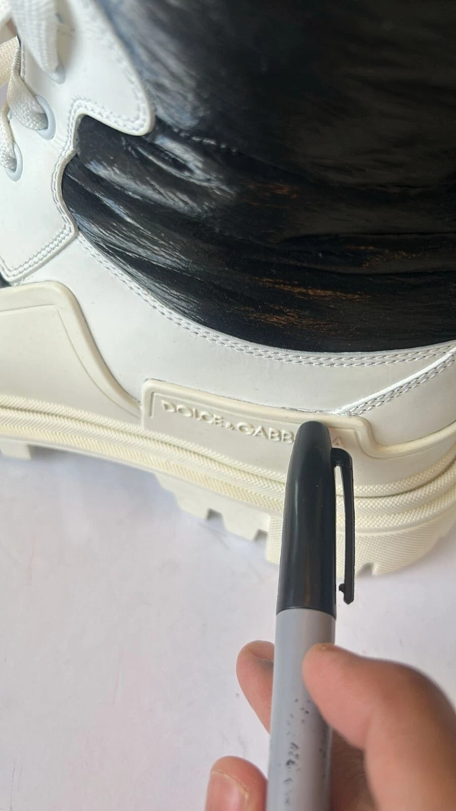 Dolce & Gabbana Bottes Mi-Mollet Blanches Matelassées à Lacets