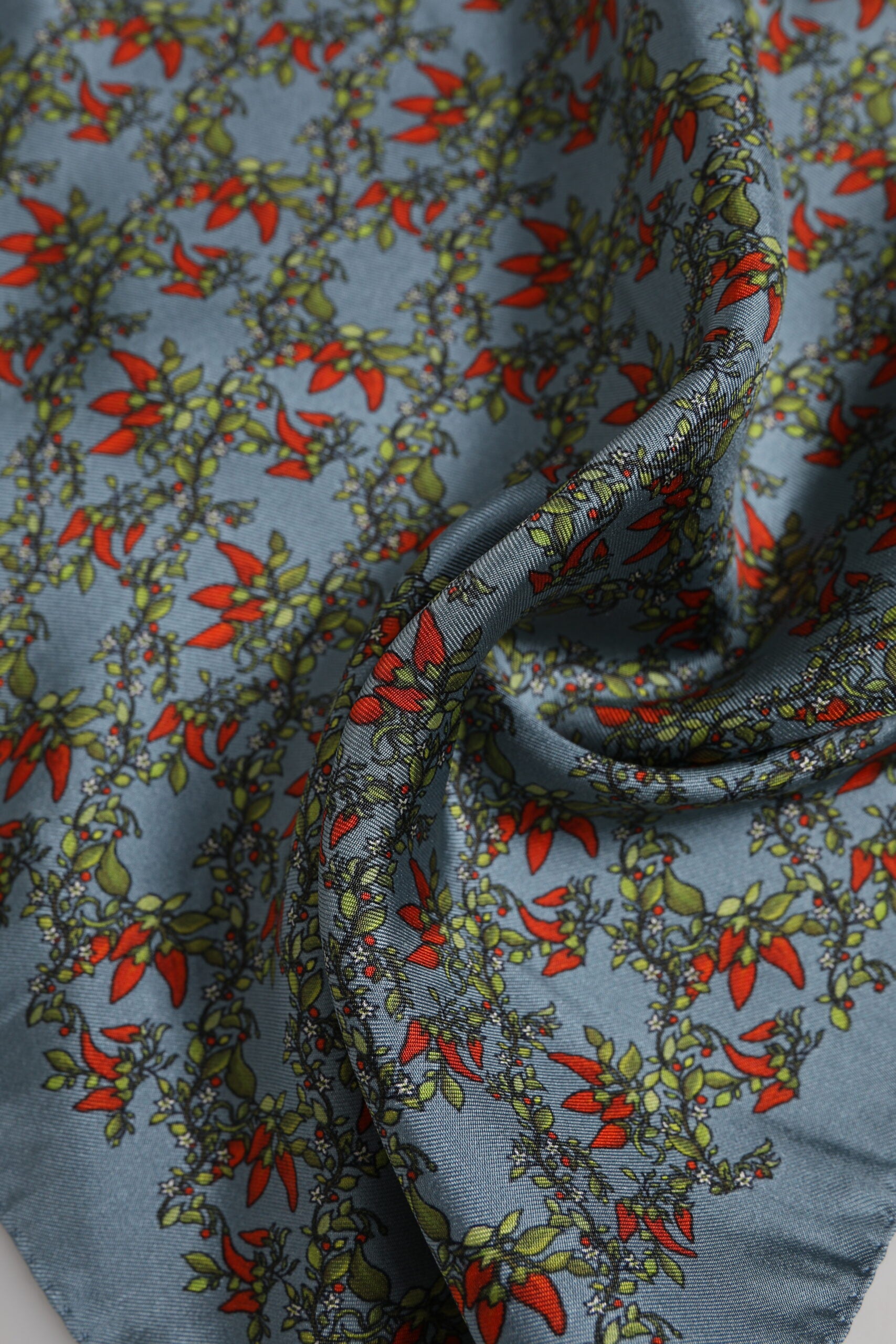 Foulard carré en soie gris Chilis pour homme Dolce & Gabbana