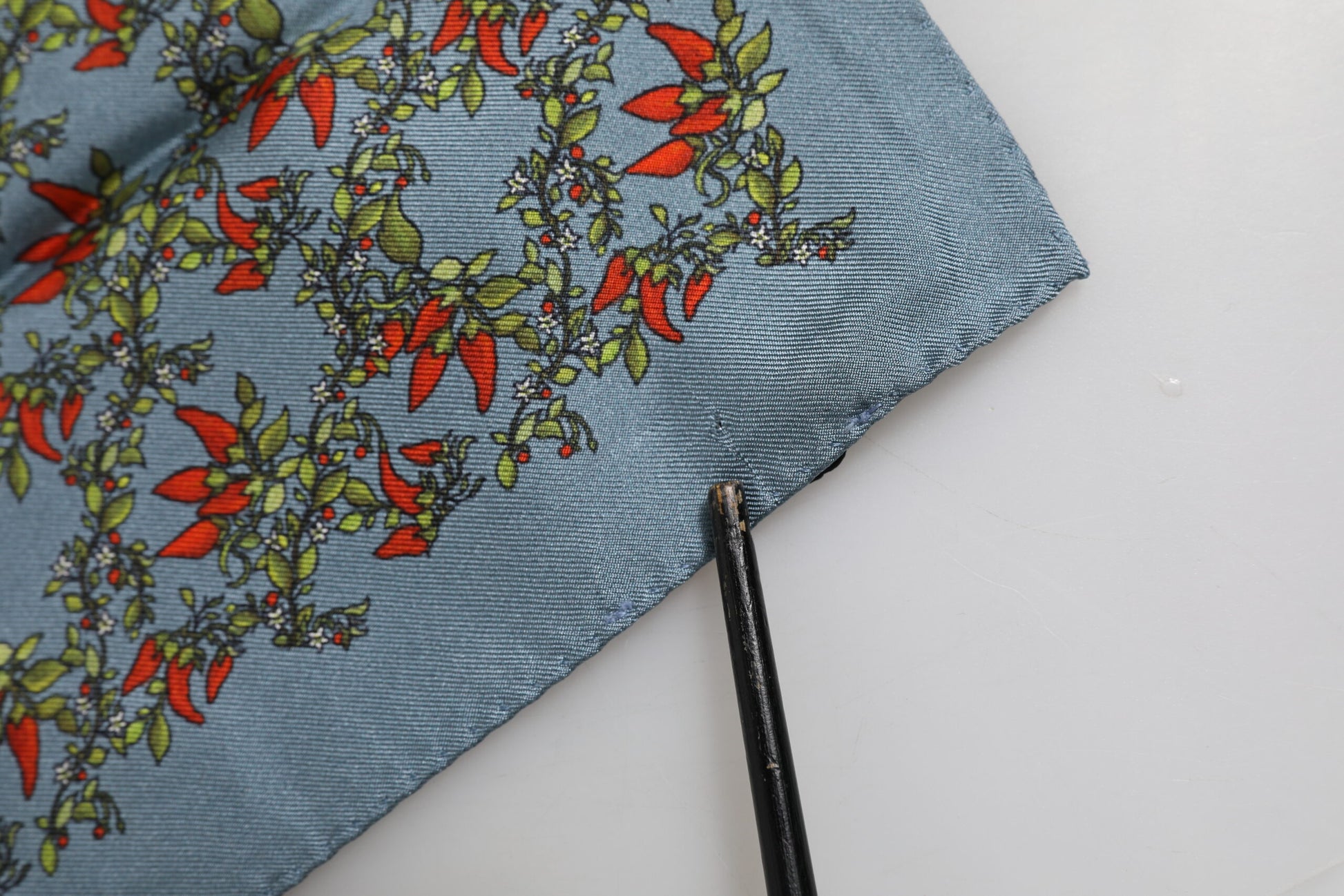 Foulard carré en soie gris Chilis pour homme Dolce & Gabbana