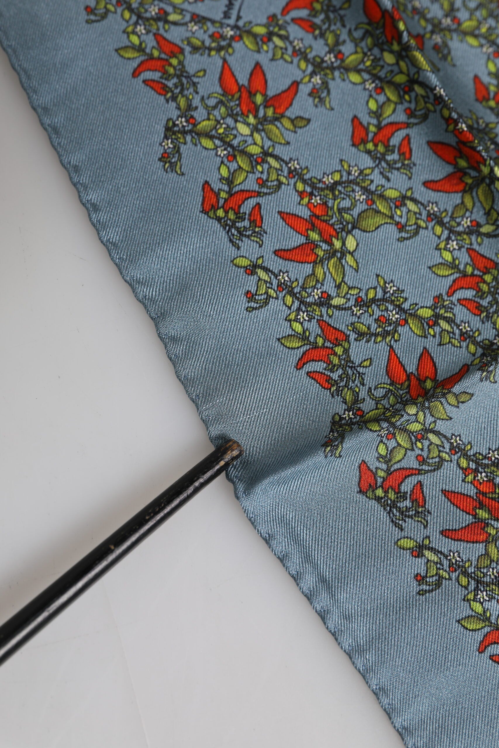 Foulard carré en soie gris Chilis pour homme Dolce & Gabbana
