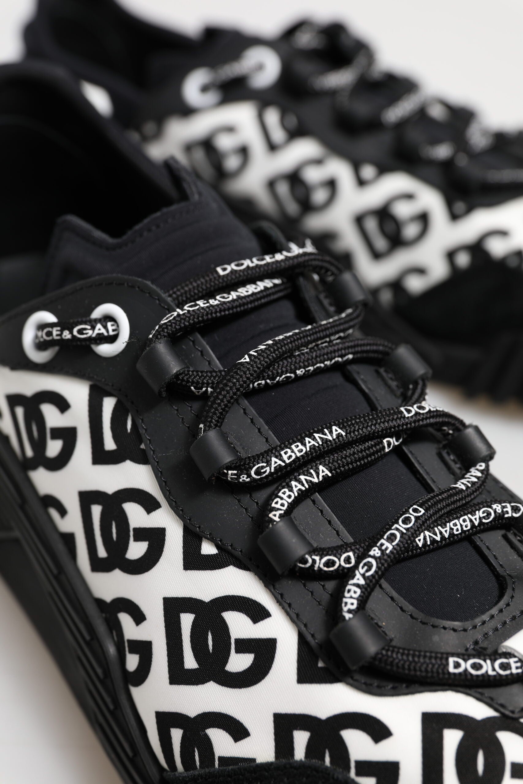 Chaussures Baskets Basses à Lacets NS1 Logo Noir Dolce & Gabbana