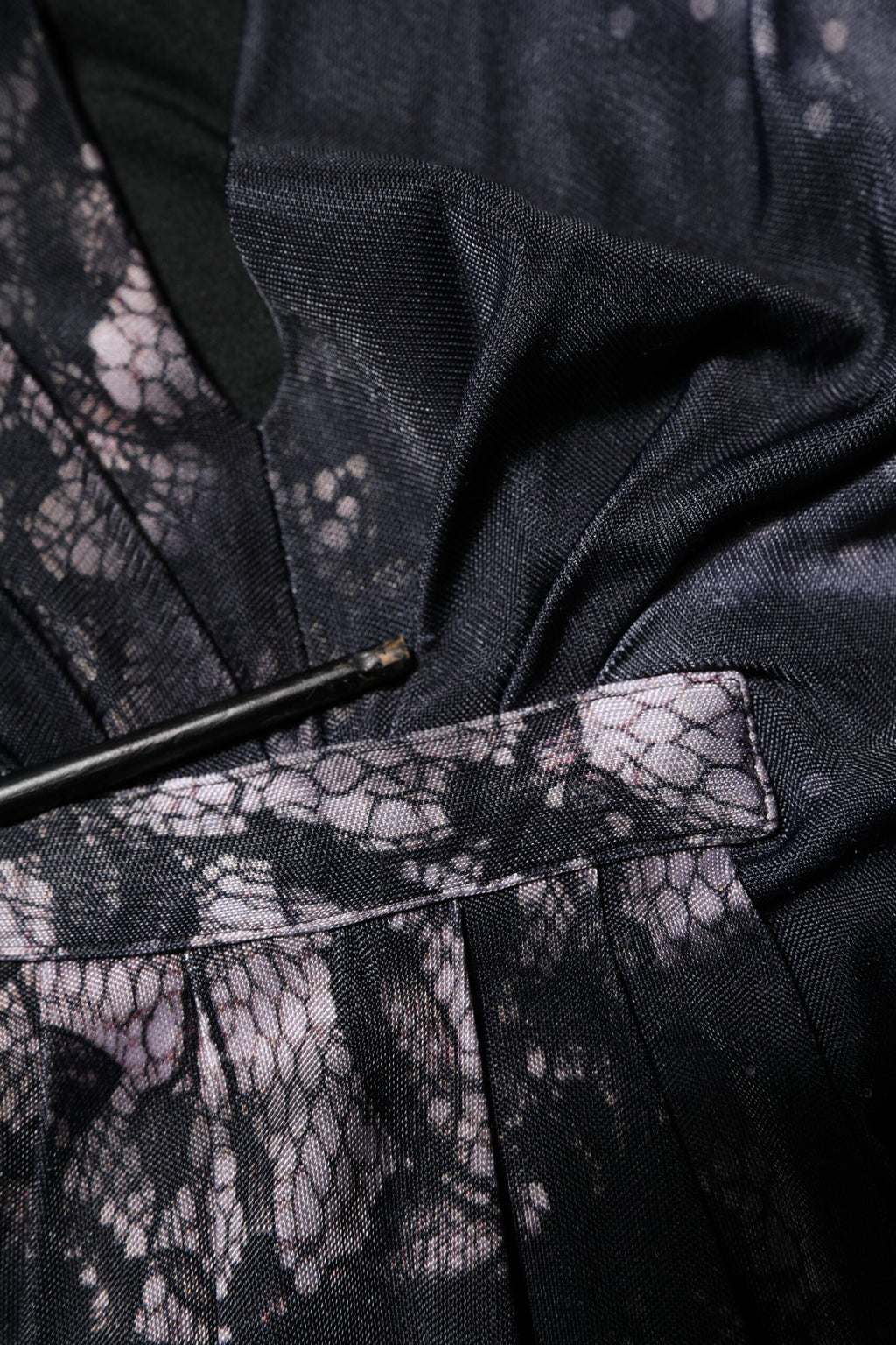 Robe fourreau midi en viscose noire à motifs floraux Roberto Cavalli