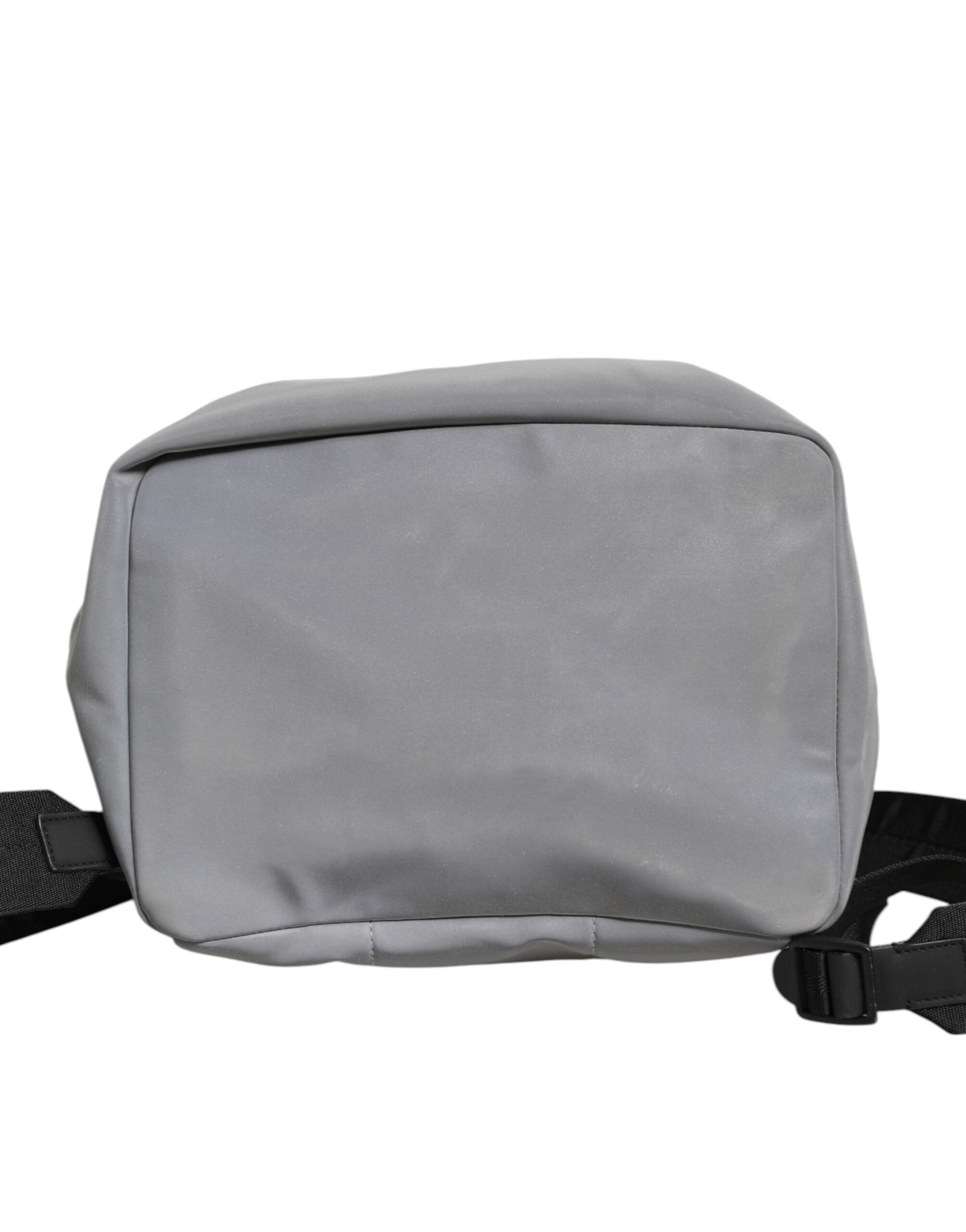 Dolce &amp; Gabbana – Rucksack mit Kordelzug und Reflektorschnallen in Grau von Palermo