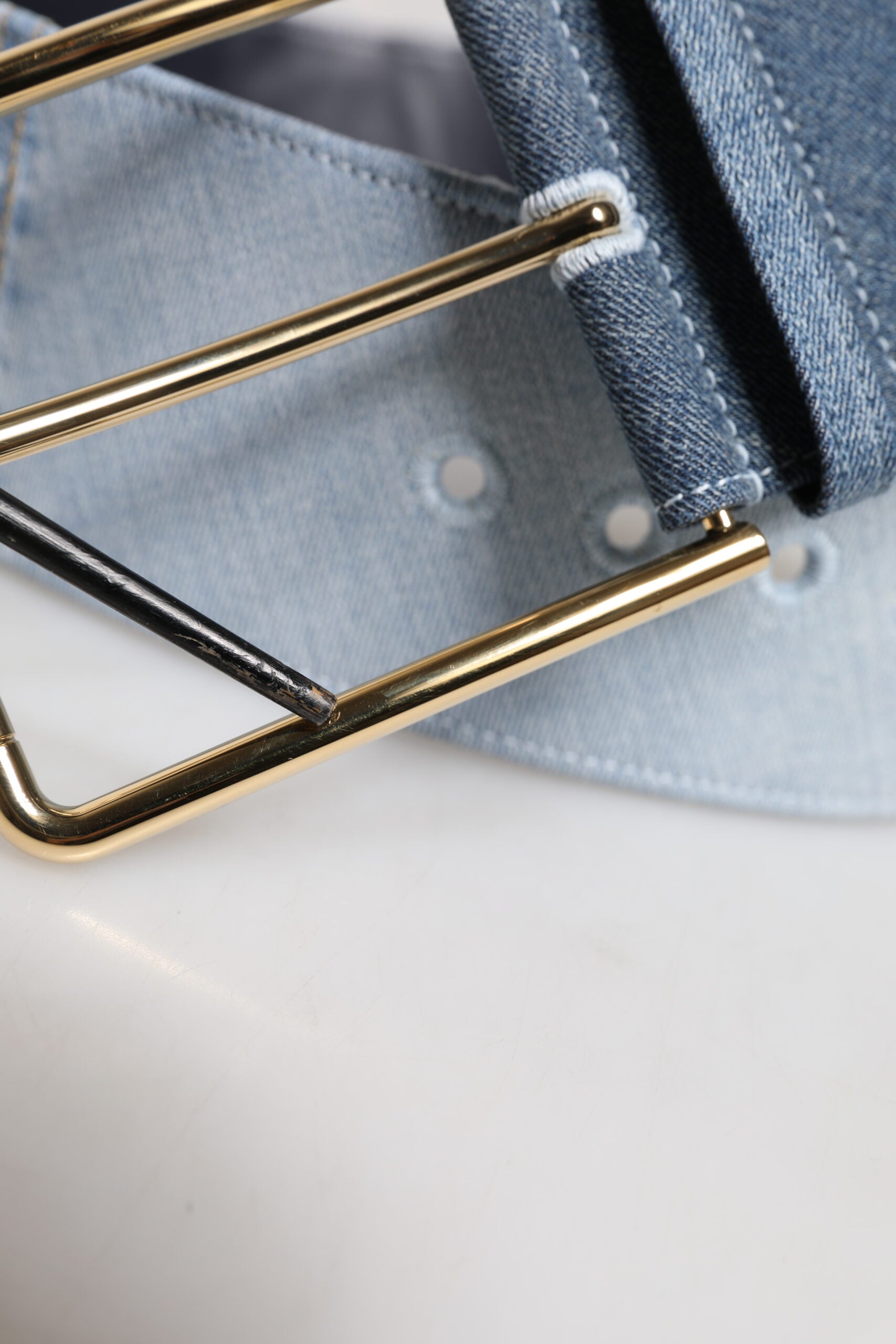 Dolce &amp; Gabbana – Zweifarbiger Gürtel aus blauem Denim mit goldener Metallschnalle