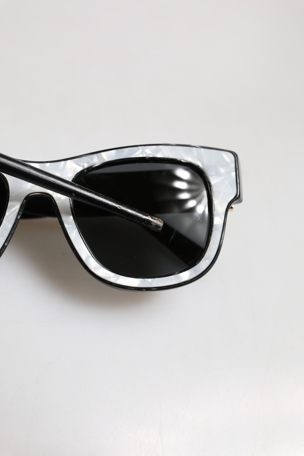 Dolce & Gabbana Perlmuttweiße Acetatfassung DG4379 Sonnenbrille Domenico Shade
