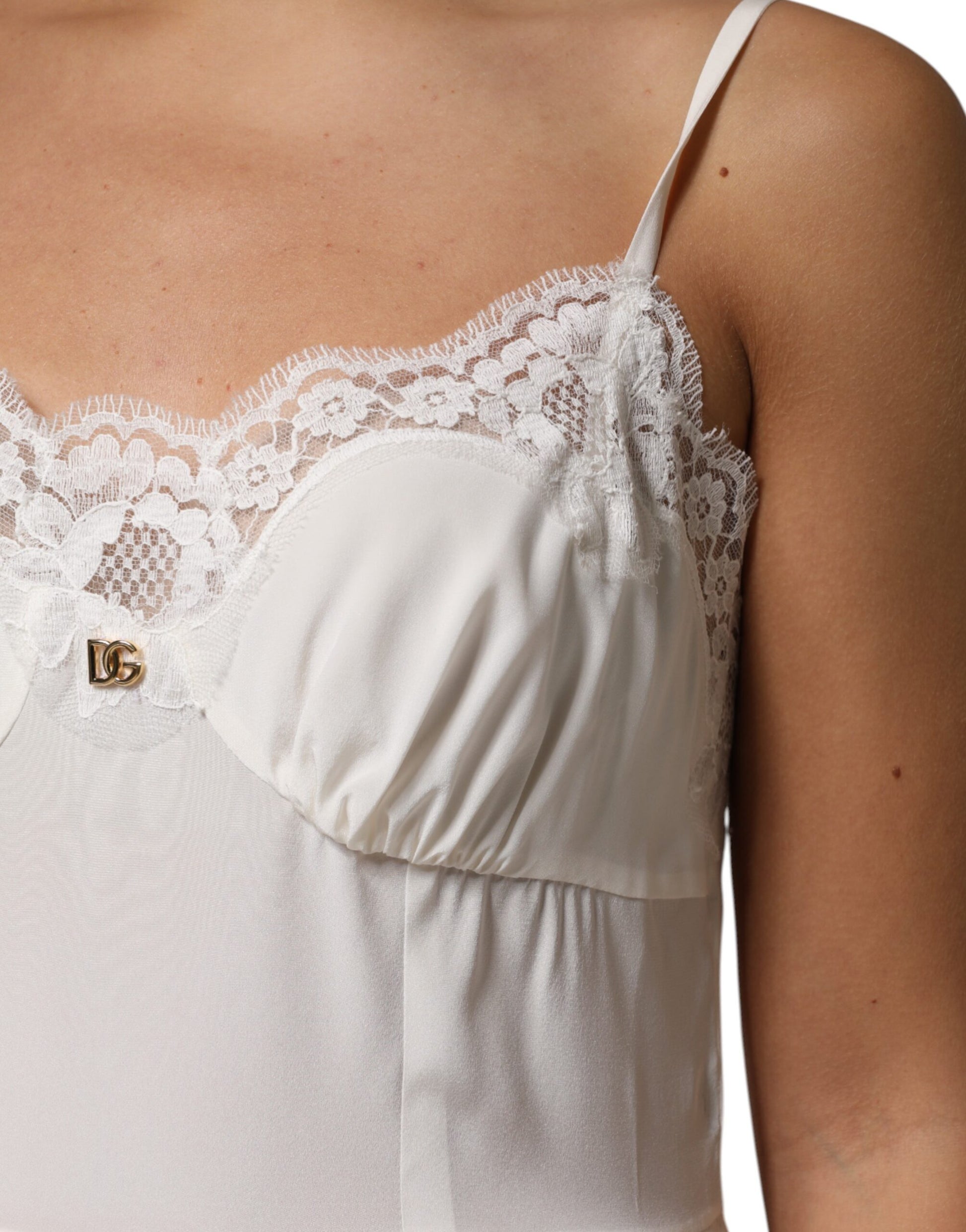 Dolce & Gabbana Robe de nuit en soie, dentelle blanche et logo DG doré