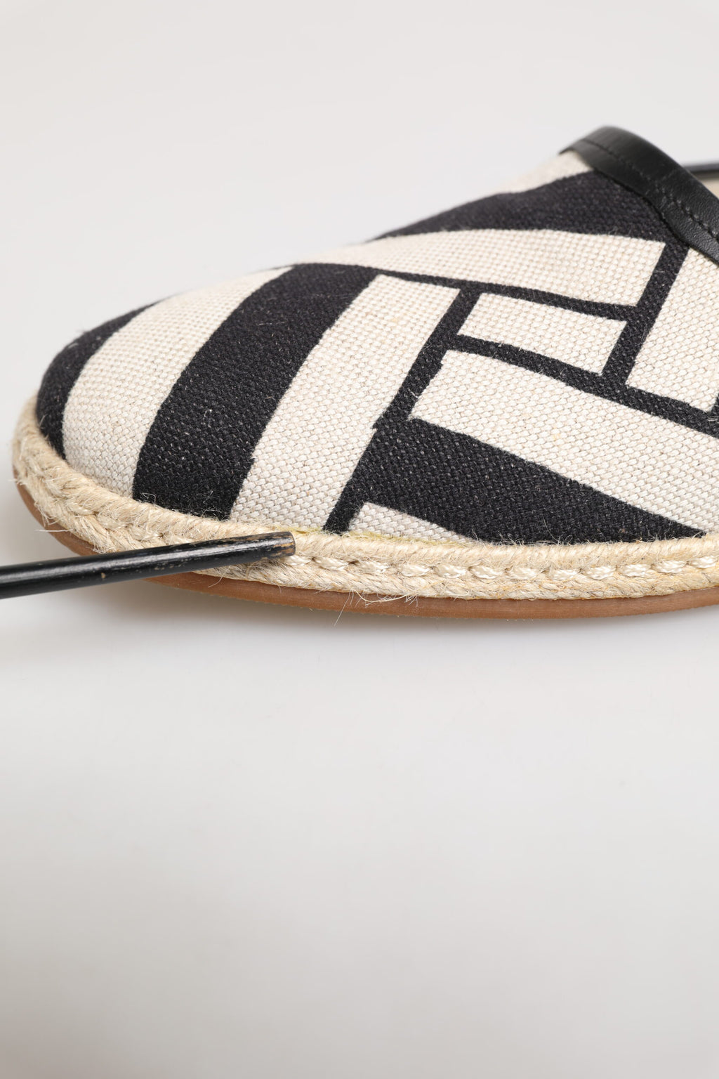 Chaussures plates espadrilles Dolce & Gabbana rayées noires et blanches