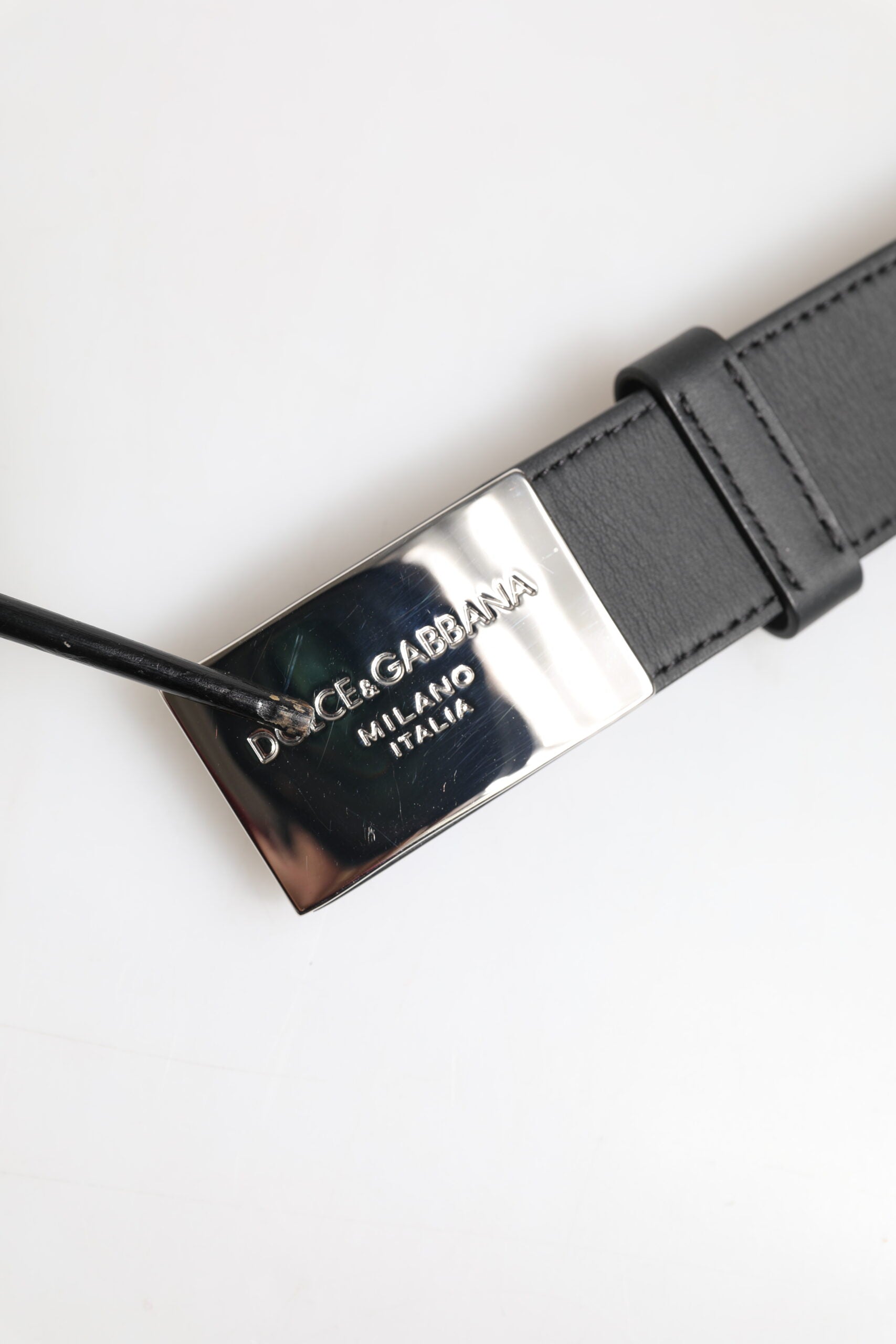 Dolce &amp; Gabbana – Klassischer Gürtel aus schwarzem Leder mit Metall-Logoschnalle