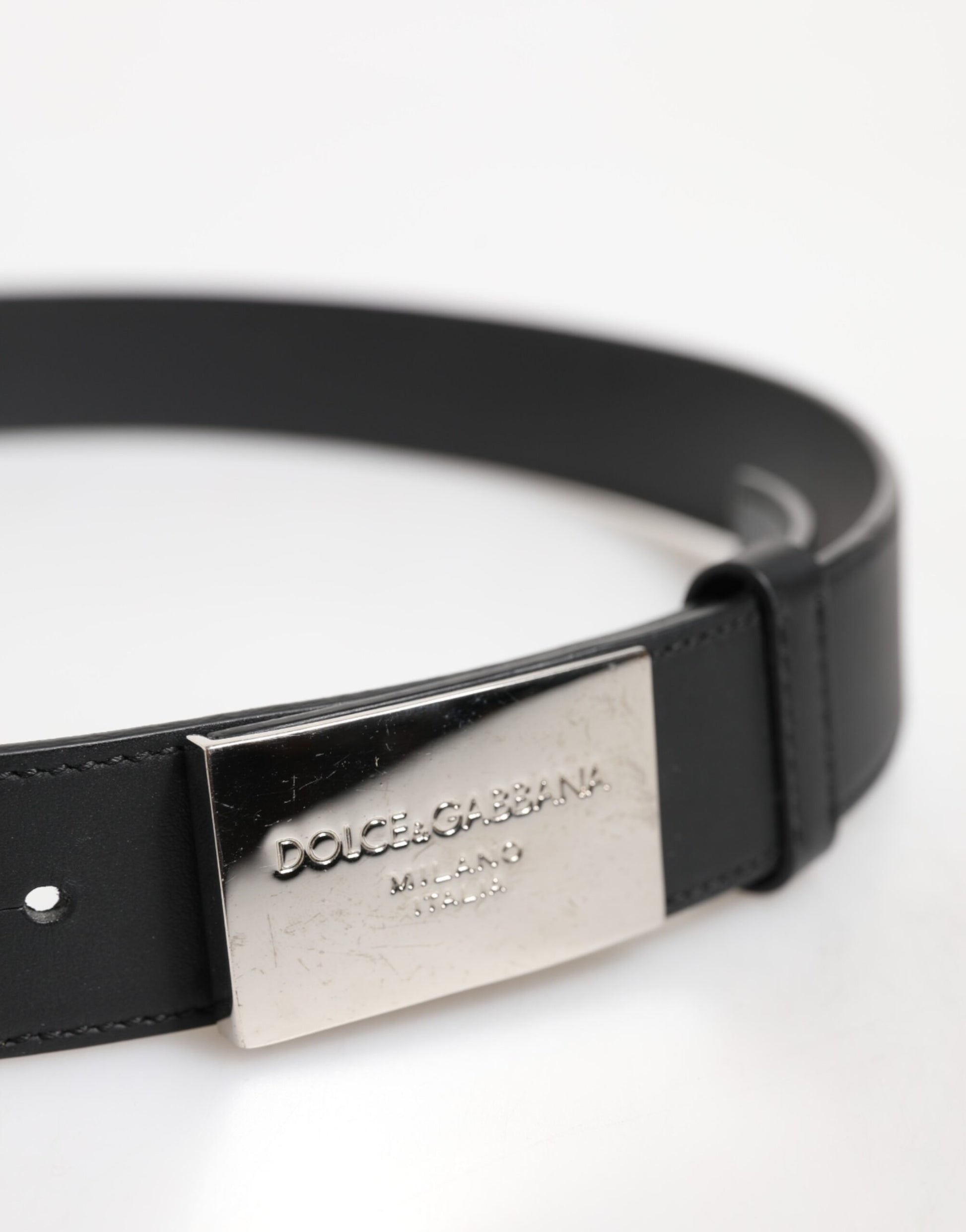 Dolce &amp; Gabbana – Klassischer Gürtel aus schwarzem Leder mit Metall-Logoschnalle