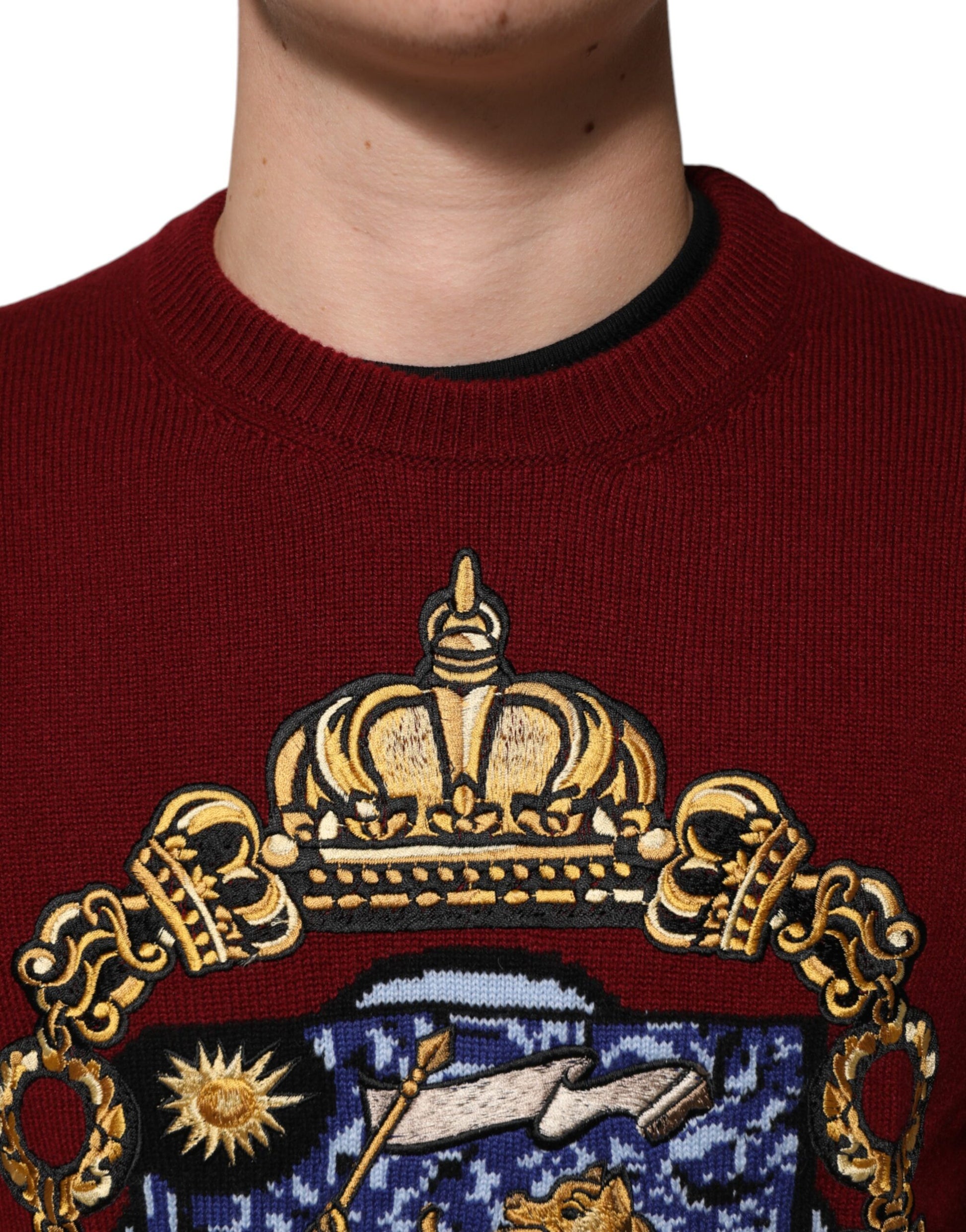 Pull en cachemire bordeaux Dolce & Gabbana avec écusson lion