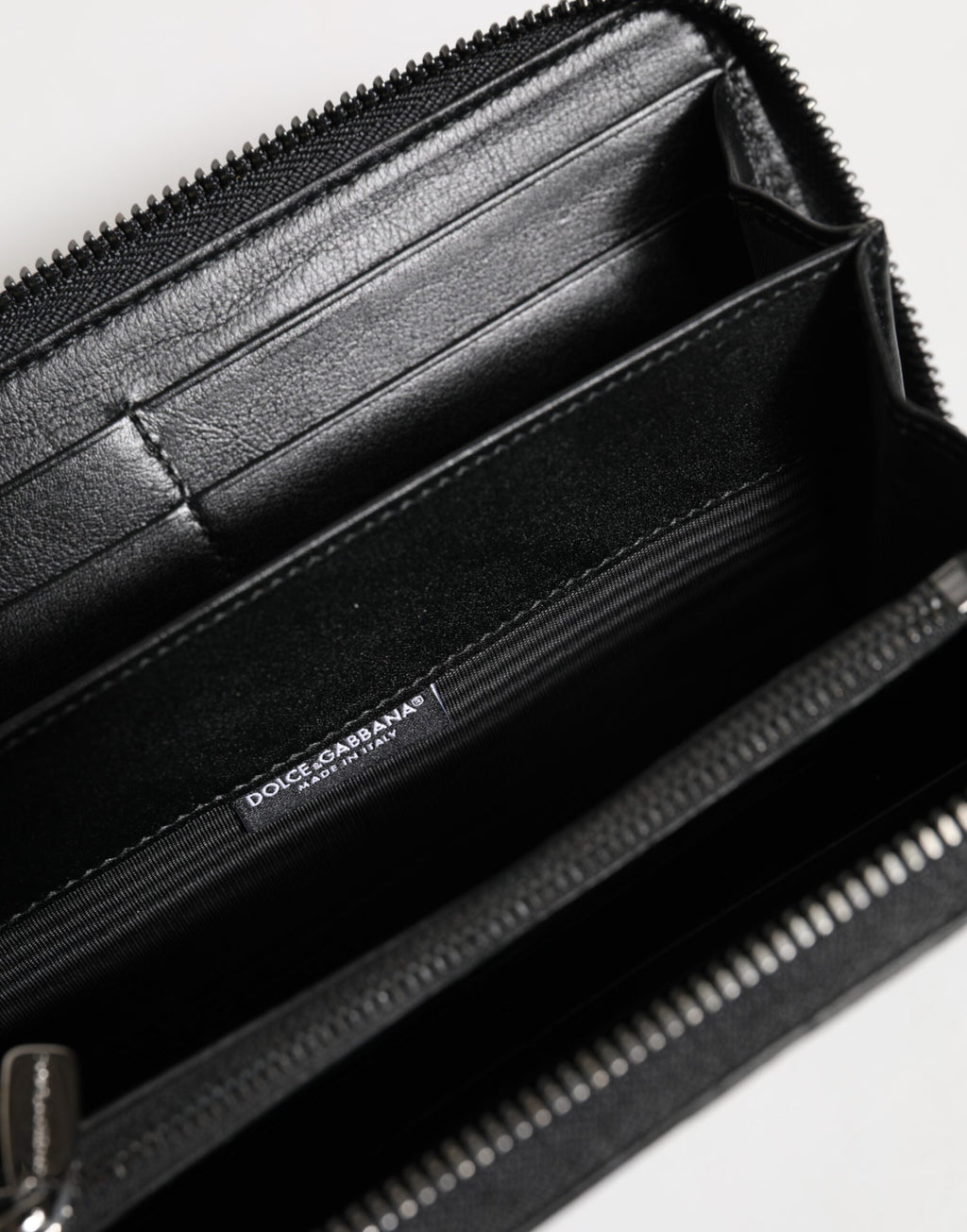 Portefeuille continental zippé Dolce & Gabbana en cuir noir avec plaque DG