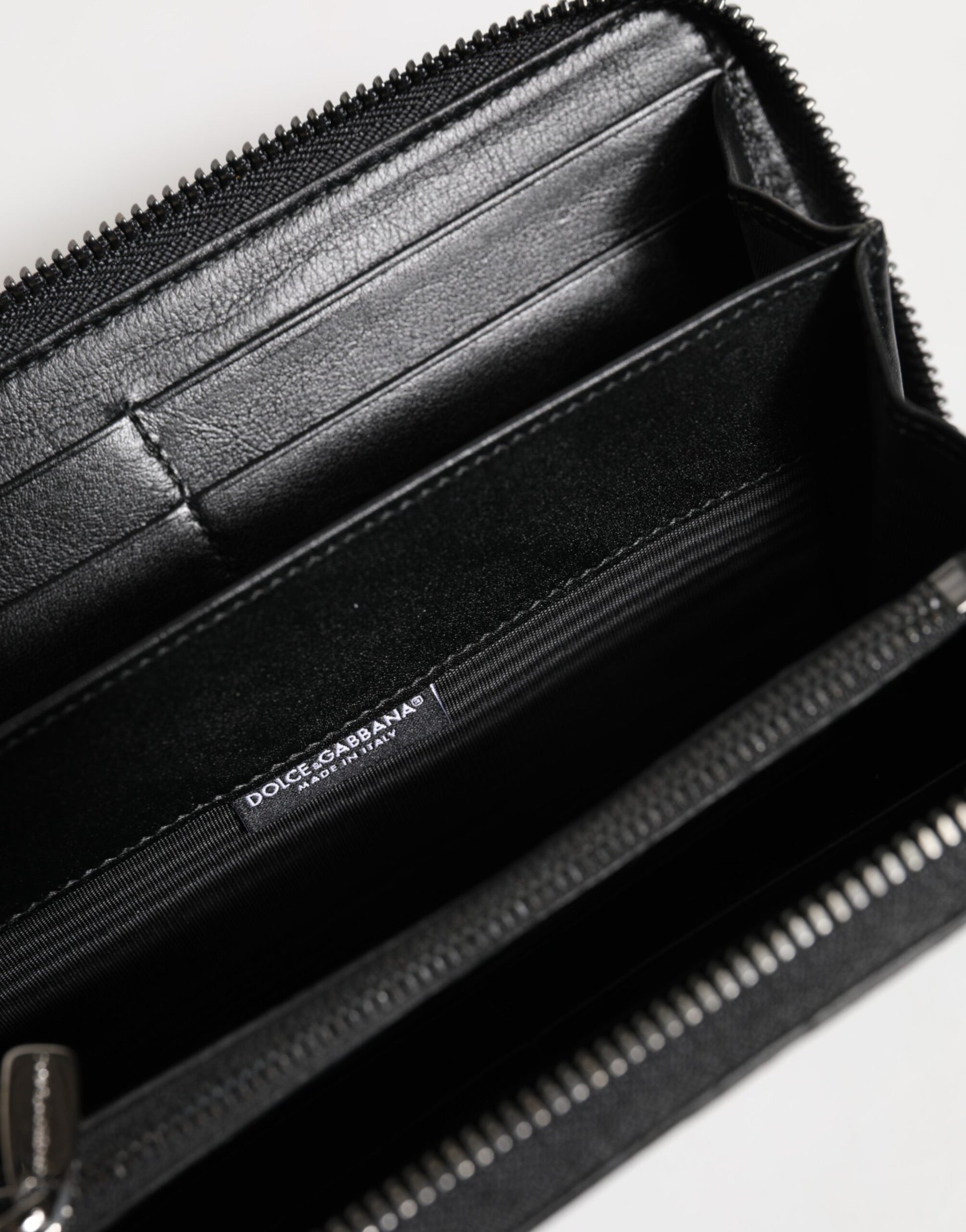 Portefeuille continental zippé Dolce & Gabbana en cuir noir avec plaque DG