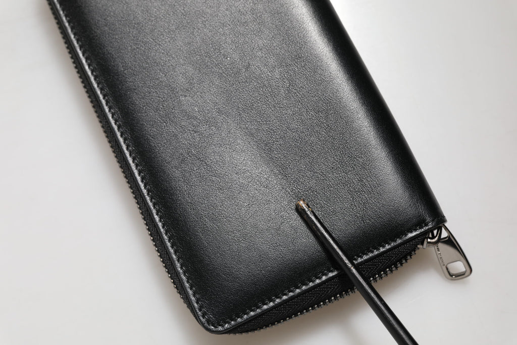 Portefeuille continental zippé Dolce & Gabbana en cuir noir avec plaque DG