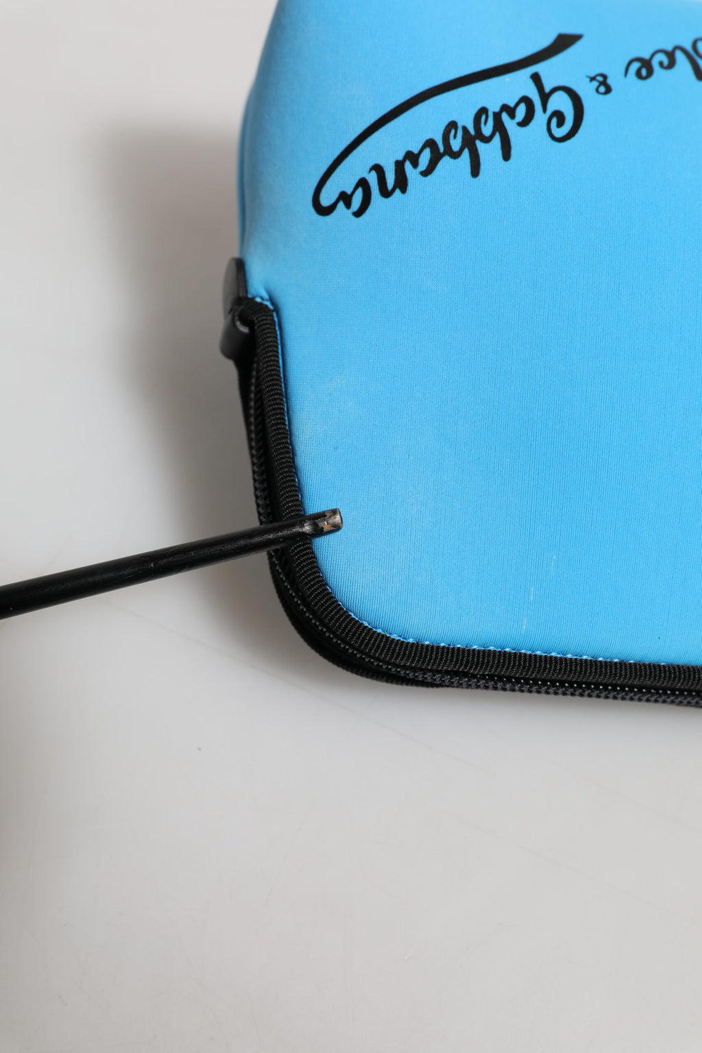 Dolce &amp; Gabbana, blaue Clutch aus Nylon mit DG-Logo-Print und Reißverschluss