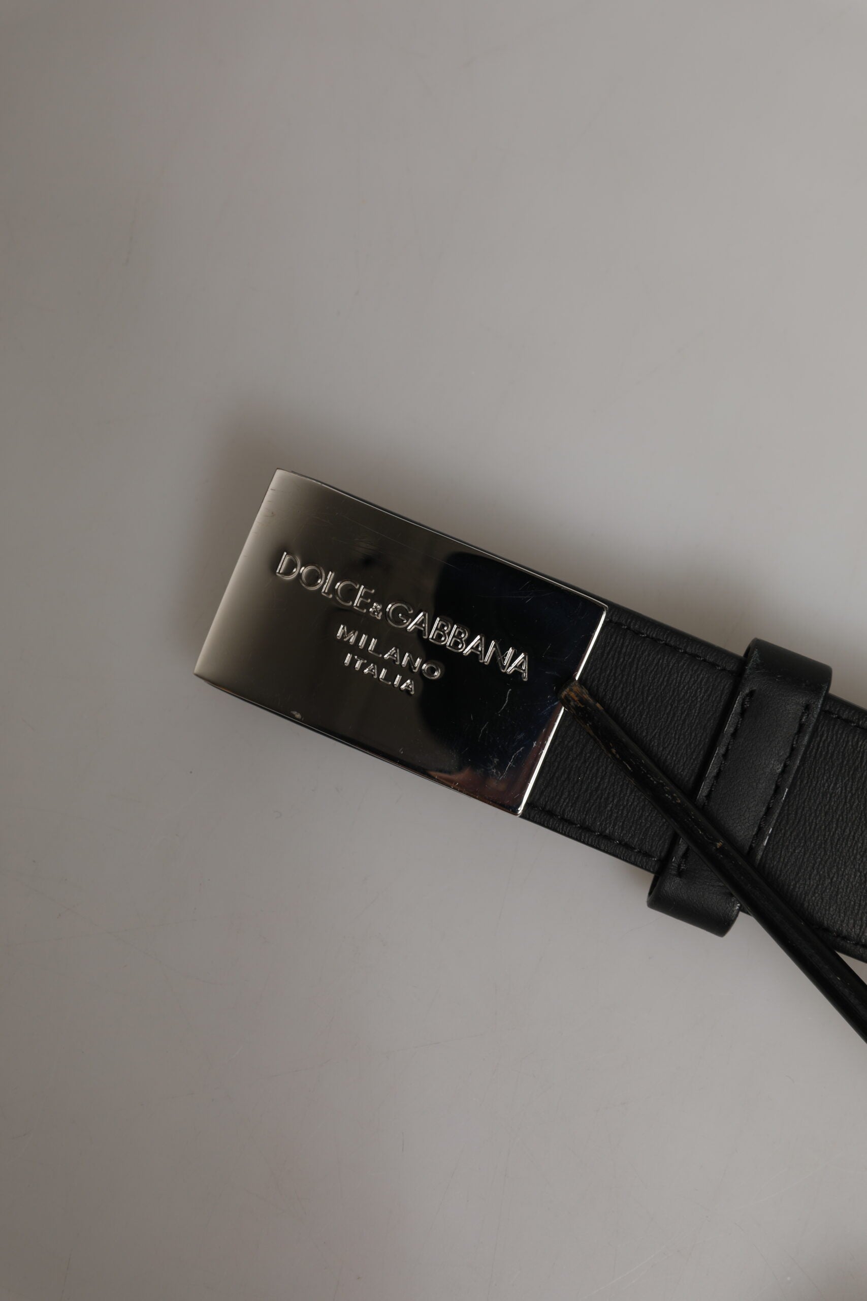Dolce &amp; Gabbana – Klassischer Gürtel aus schwarzem Leder mit Metall-Logoschnalle