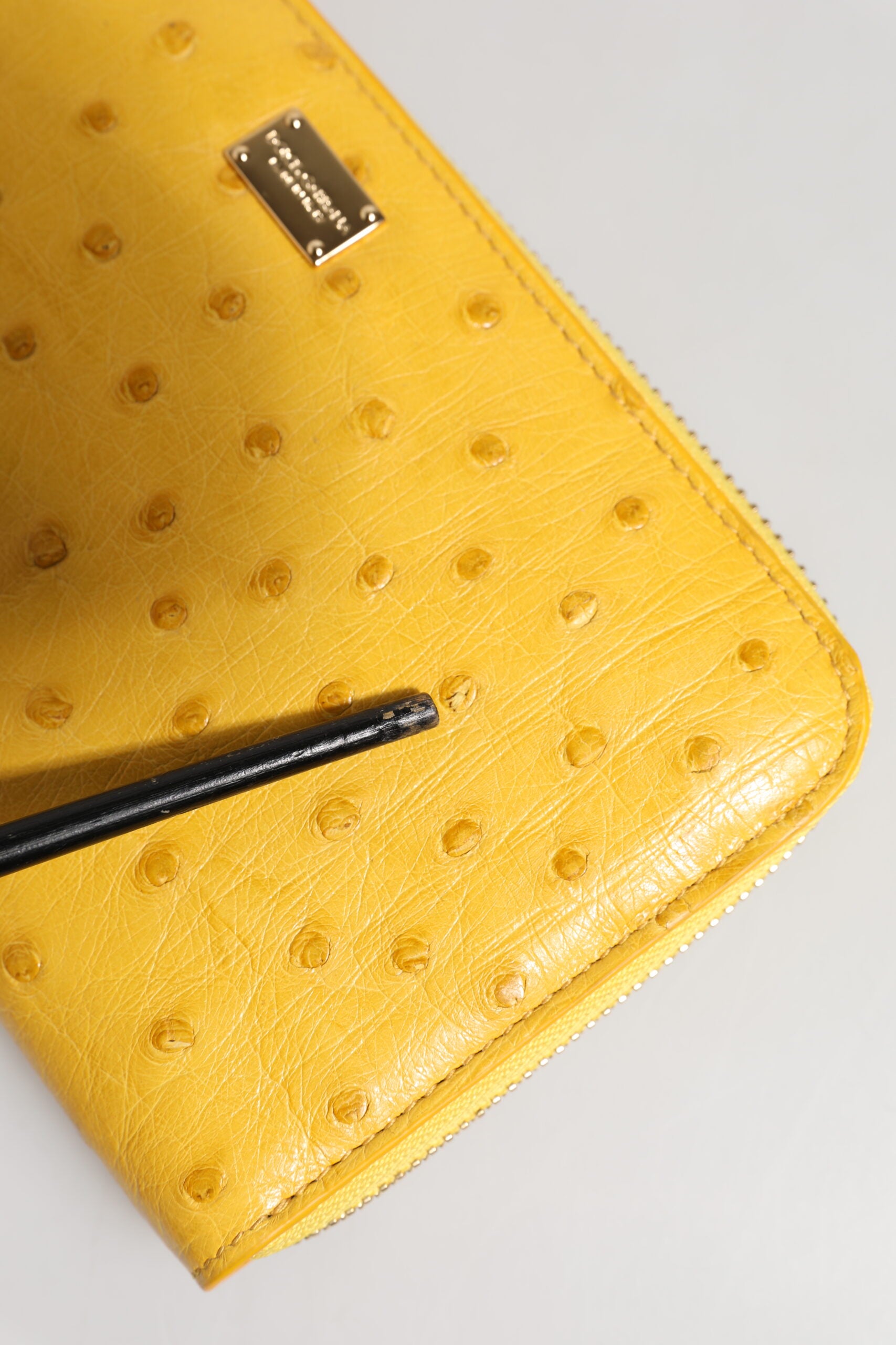 Portefeuille Continental Dolce & Gabbana en cuir jaune avec plaque logo et fermeture éclair