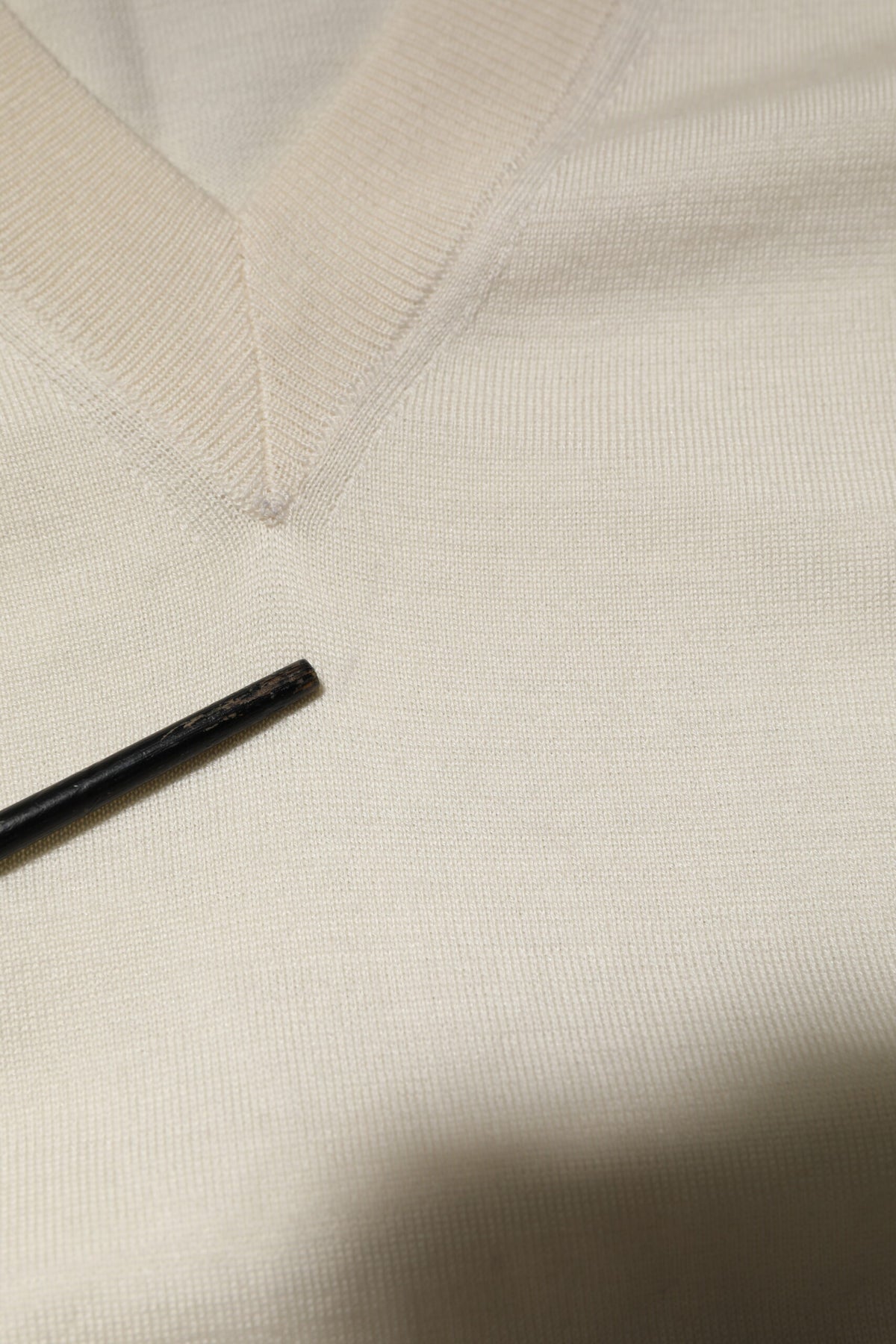 Dolce & Gabbana Elfenbein Herren Pullover aus Schurwolle mit V-Ausschnitt