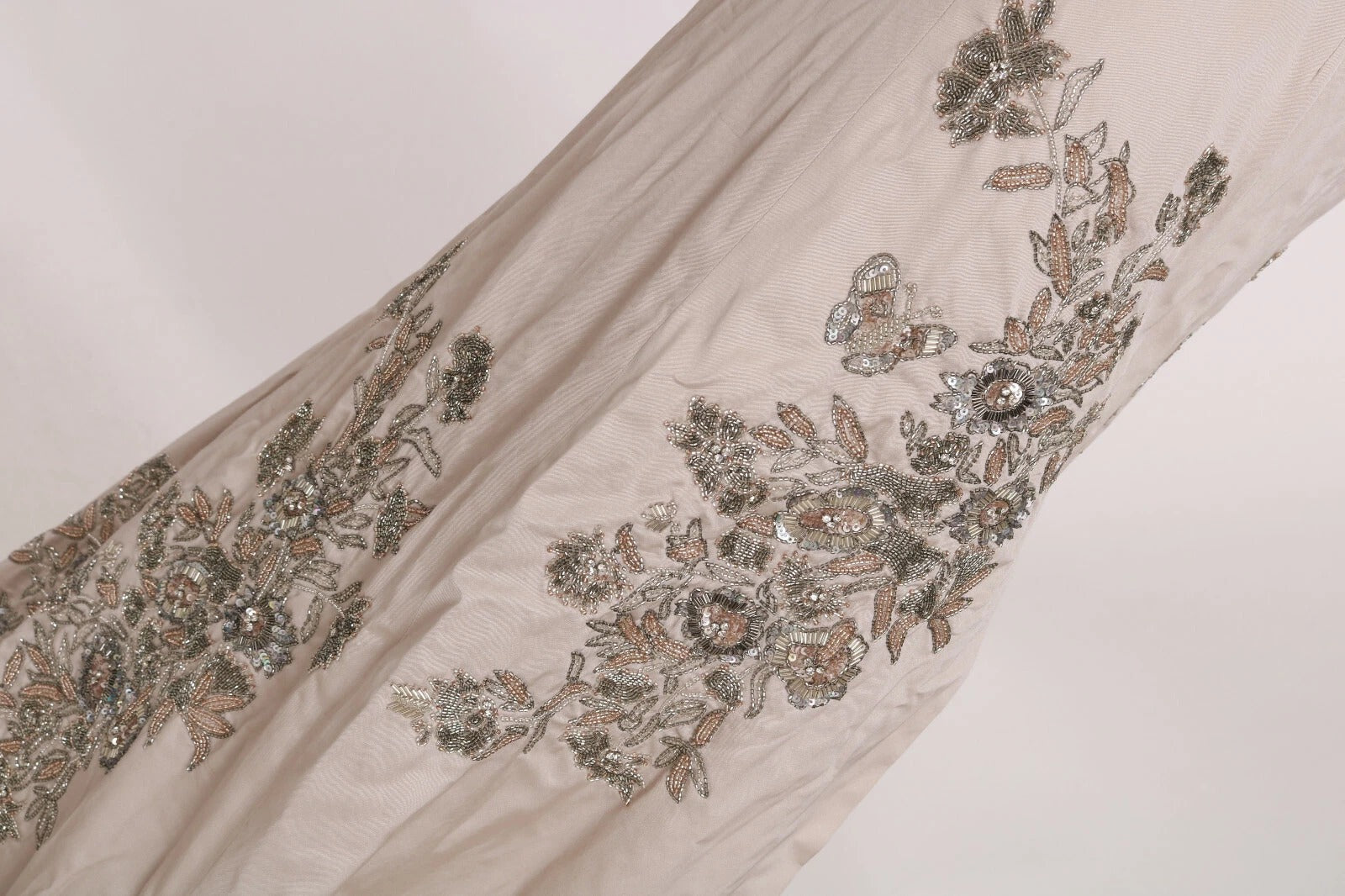 Robe de bal évasée Dolce & Gabbana beige à fleurs et sequins