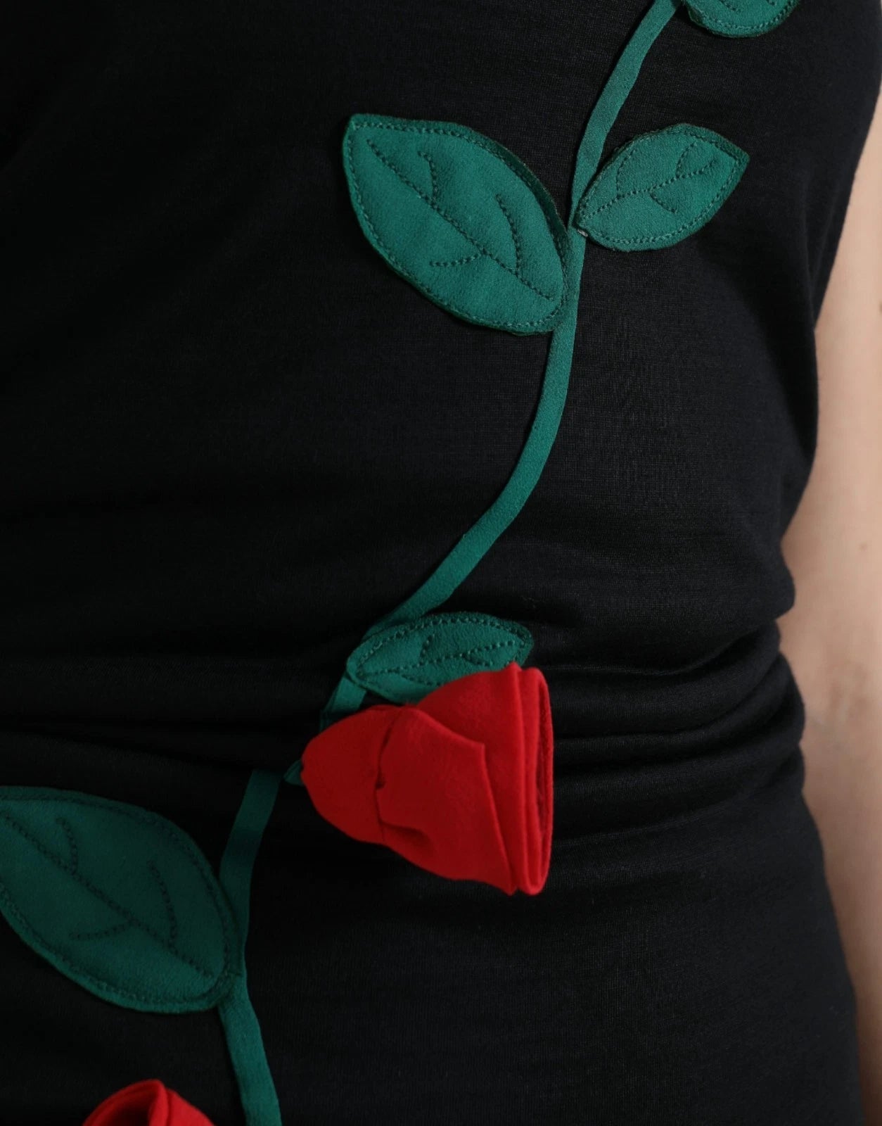 Robe sans manches en laine noire Dolce & Gabbana avec application rose