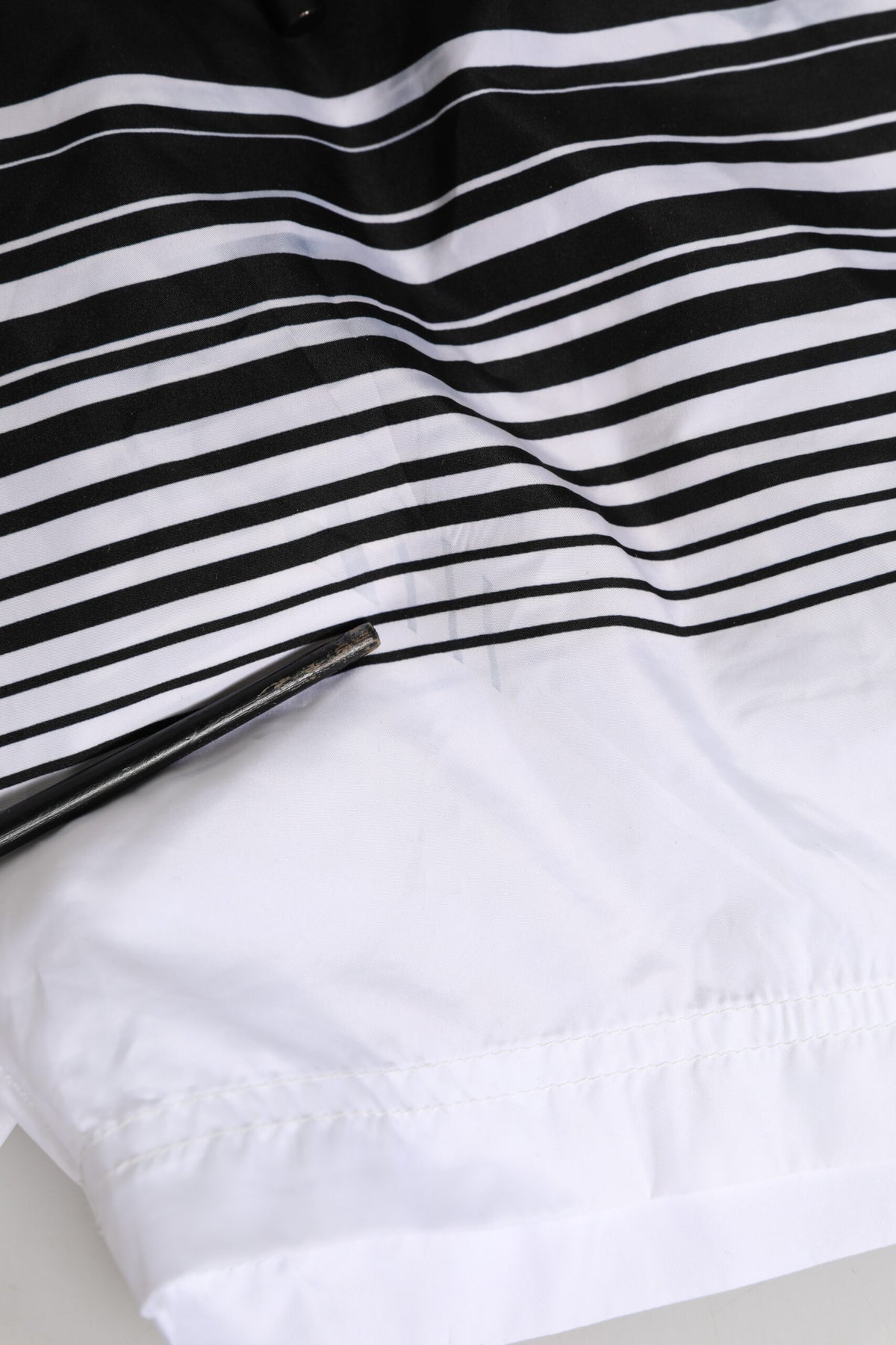 Short de bain homme rayé noir et blanc avec logo DG Dolce & Gabbana