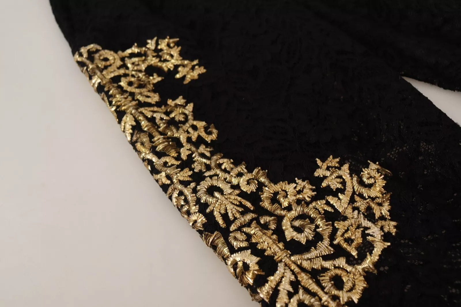 Short Dolce & Gabbana en dentelle noire baroque dorée PIÈCE SPÉCIALE