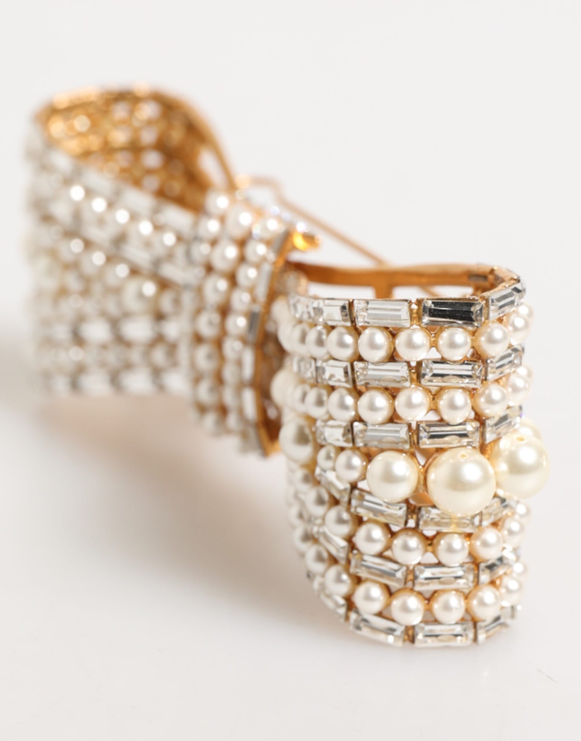 Broche Dolce & Gabbana en laiton doré, verre, cristal et fausse perle