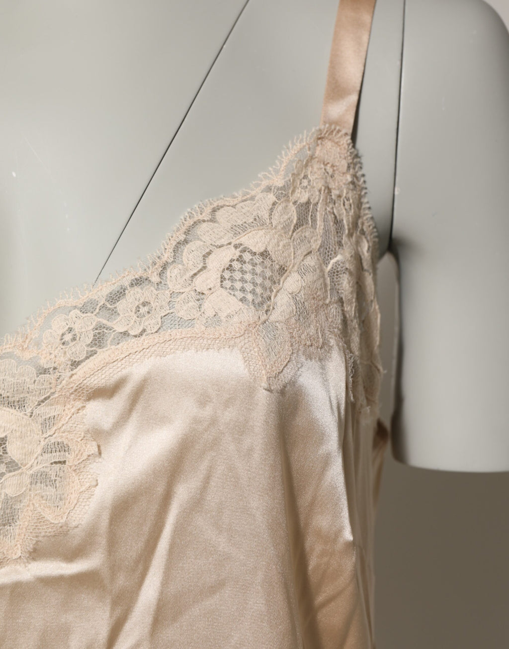 Dolce & Gabbana Chemise Nude Lingerie Soie Mélangée Dentelle Robe