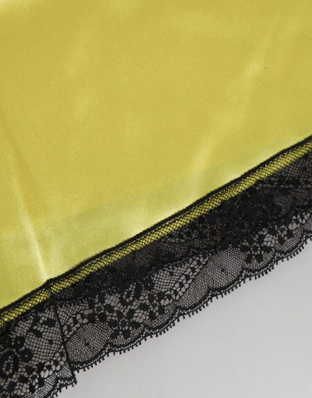 Shorty de sous-vêtement Dolce & Gabbana en soie et satin jaune, taille mi-haute