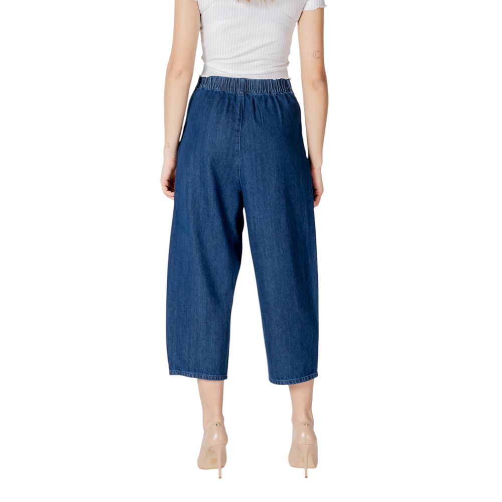 Seulement des jeans en coton bleu