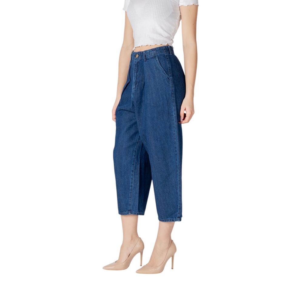 Seulement des jeans en coton bleu