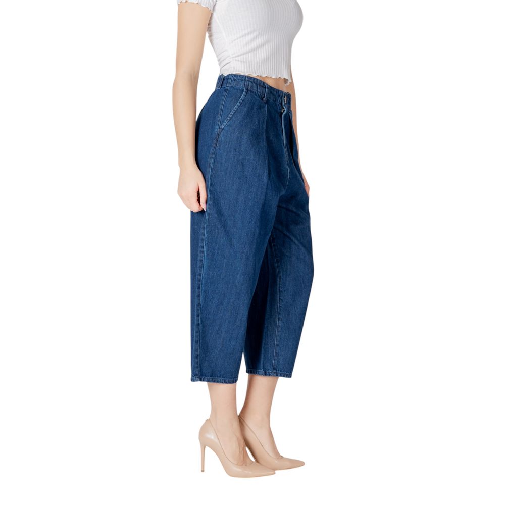 Seulement des jeans en coton bleu