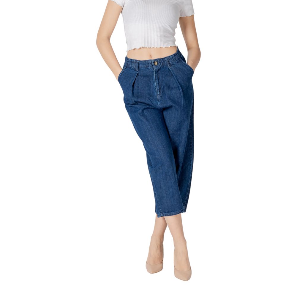 Seulement des jeans en coton bleu