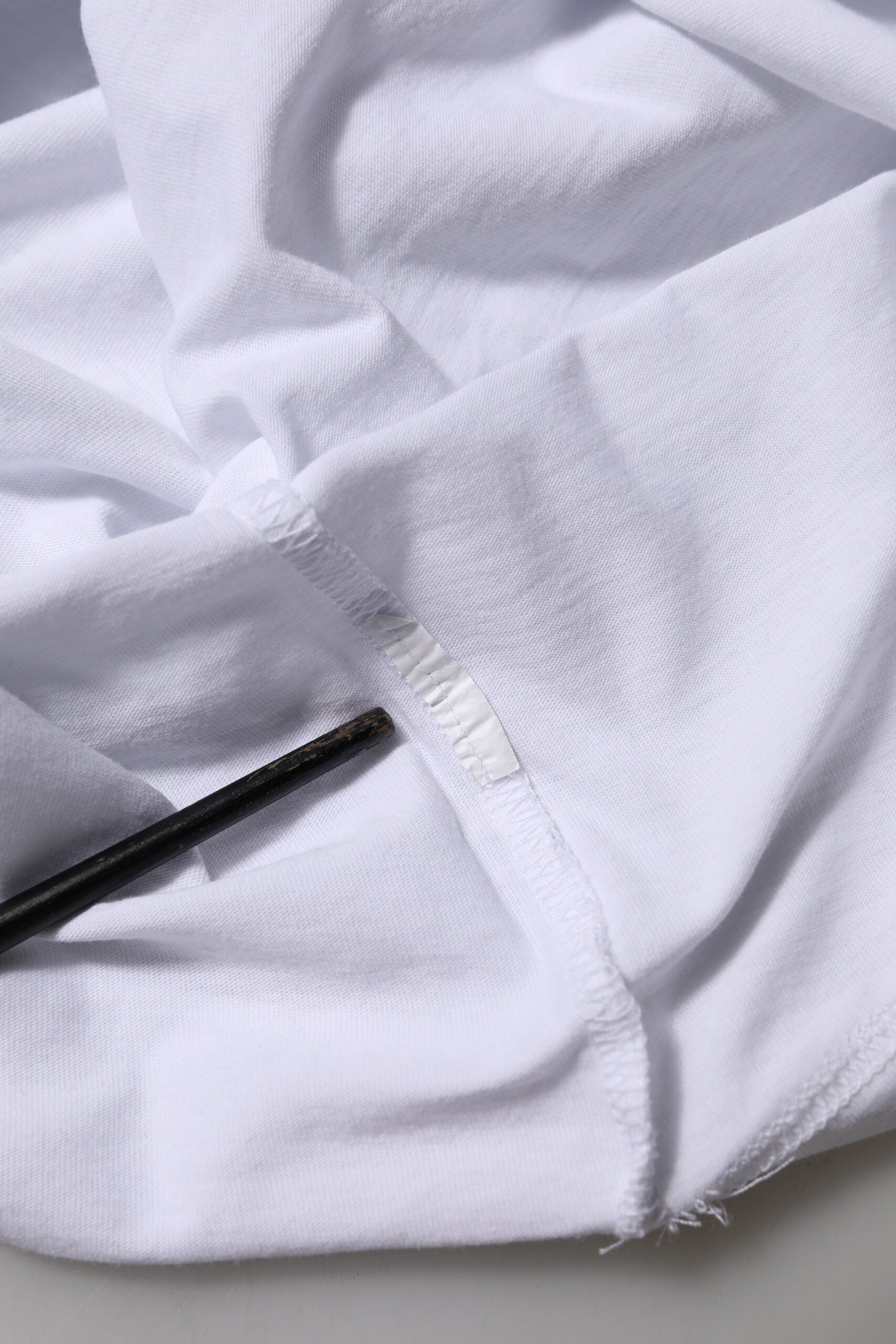 T-shirt en coton blanc à col en V et manches courtes Dolce & Gabbana