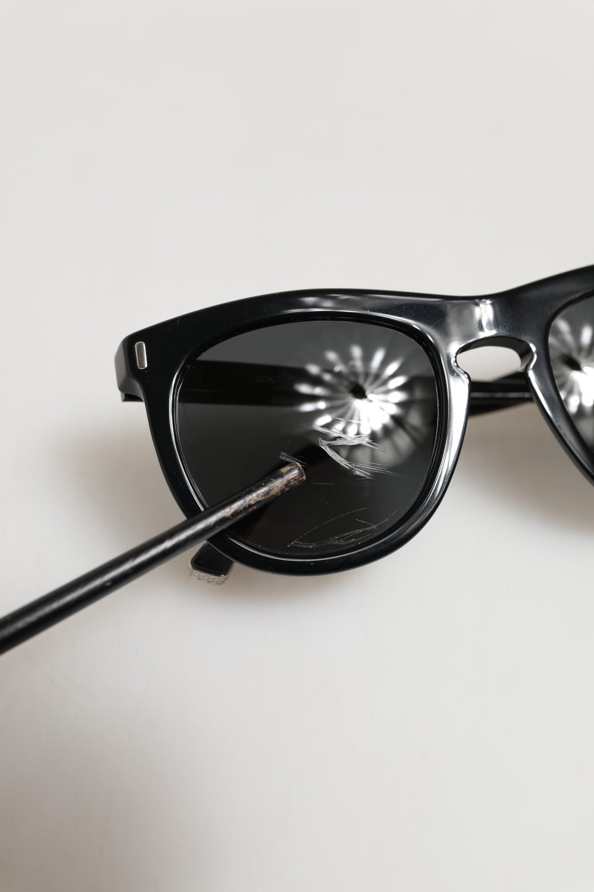 Dolce & Gabbana DG4281 Schwarze runde Vollrand-Sonnenbrille