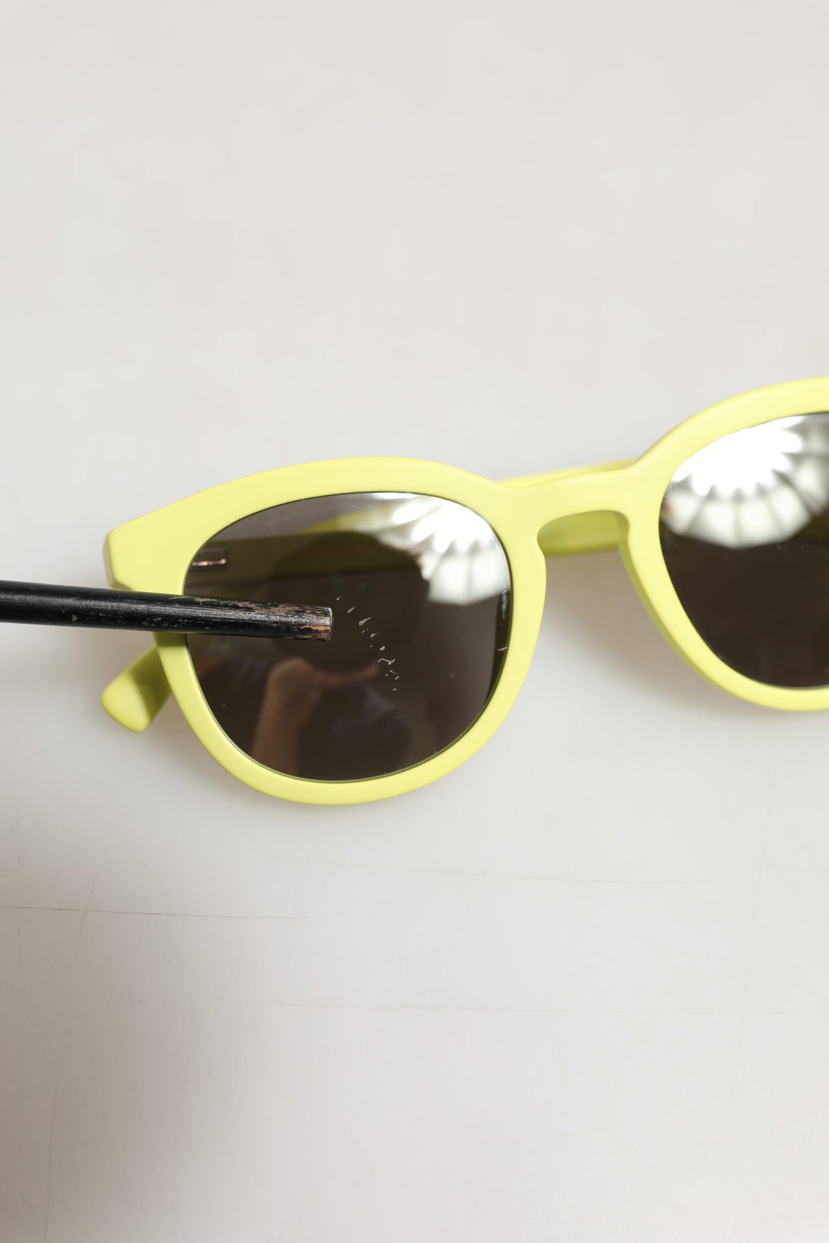 Dolce & Gabbana DG4324 Gelb gerahmte Sonnenbrille mit verspiegelten Gläsern