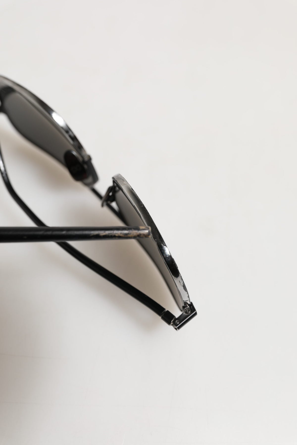 Dolce & Gabbana Schwarze Metallfassung, eckige Gläser, Sonnenbrille