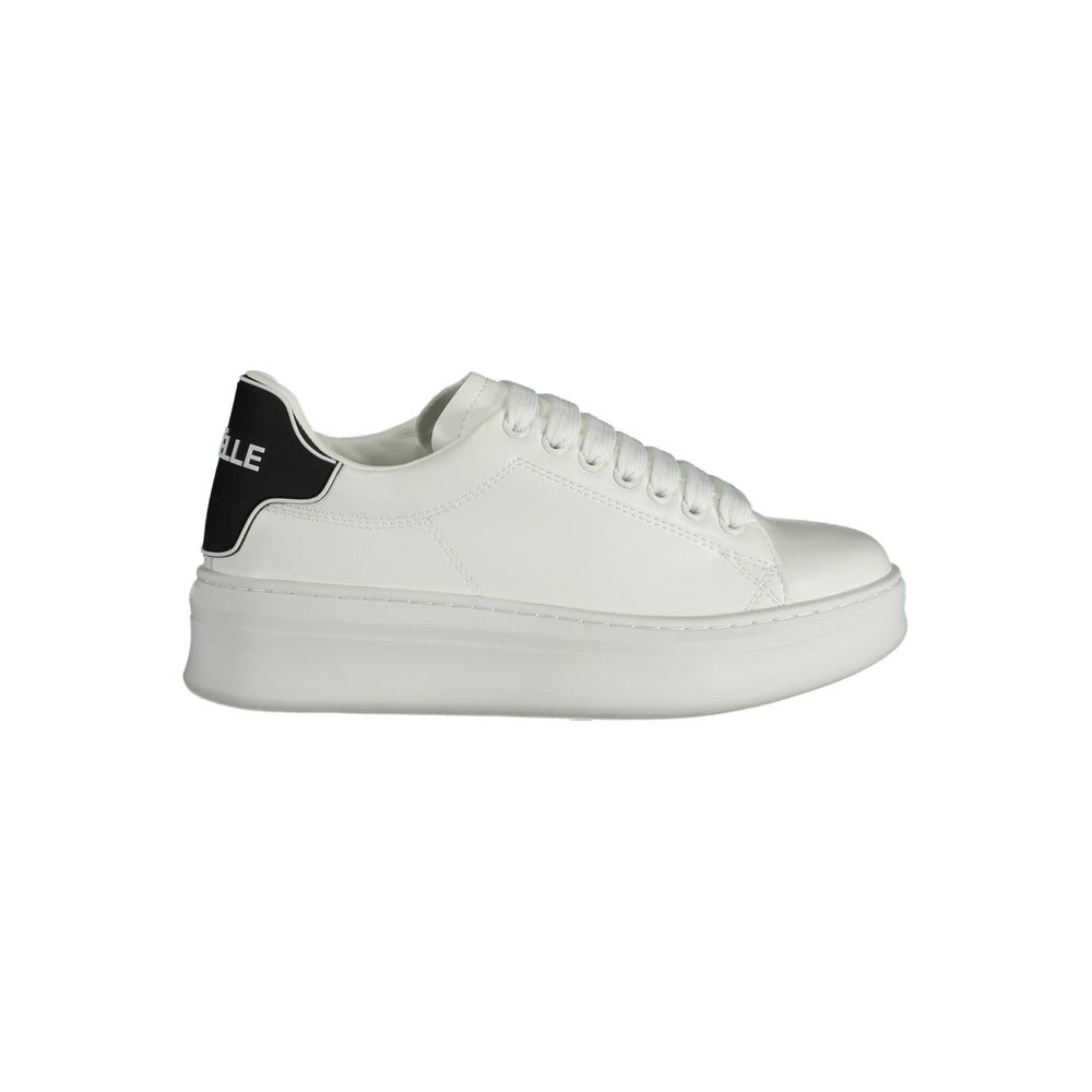 Baskets Gaelle Paris blanches en polyuréthane pour femme