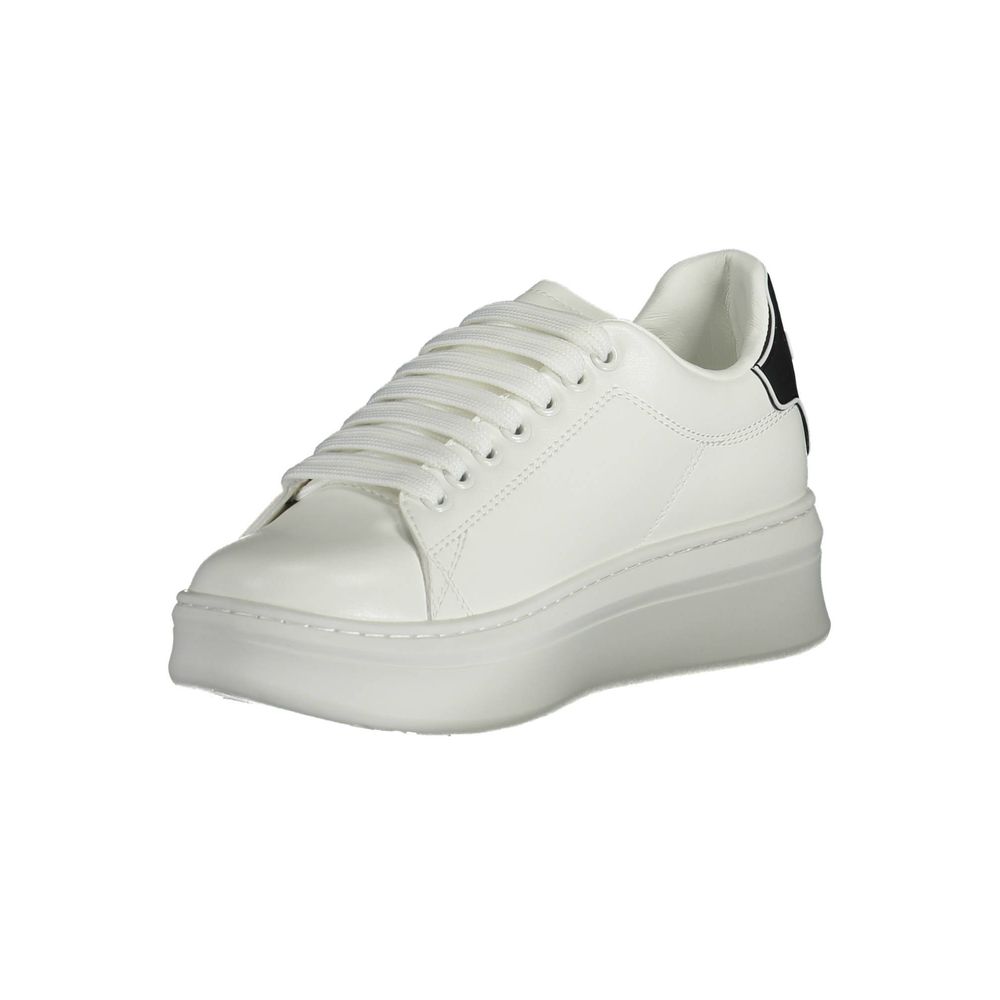 Baskets Gaelle Paris blanches en polyuréthane pour femme