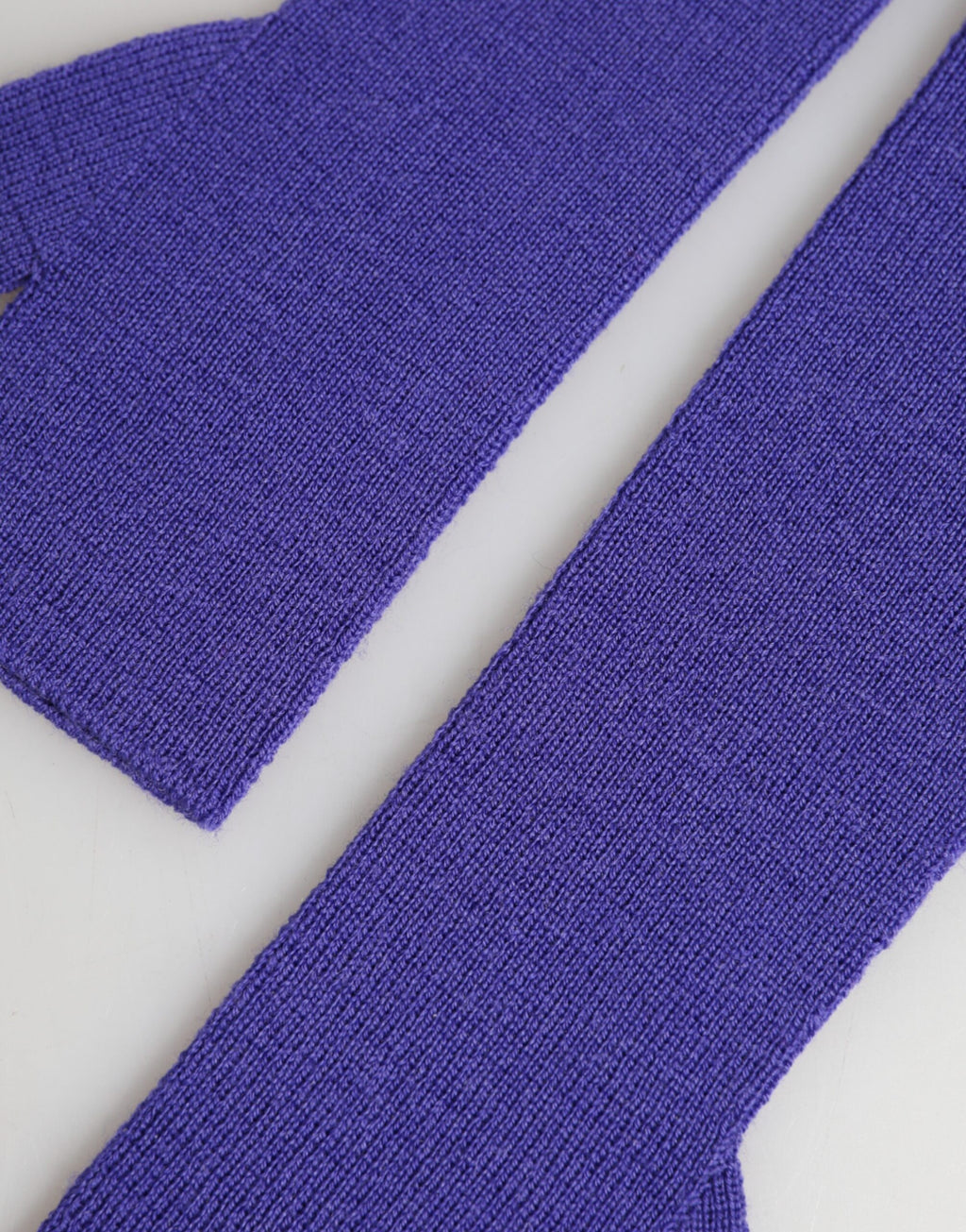Mitaines sans doigts Dolce & Gabbana en laine violette, longueur coude
