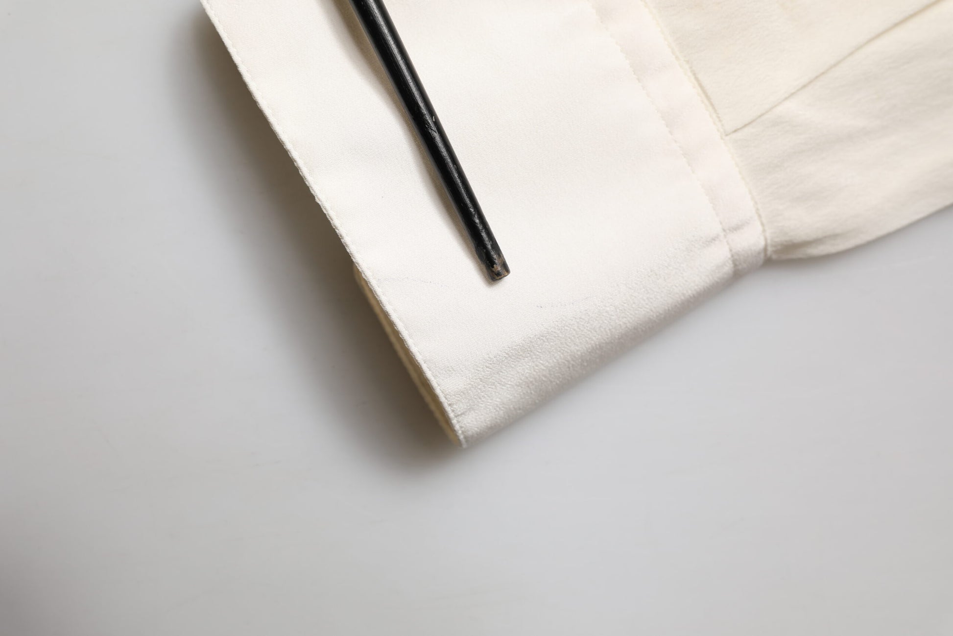 Chemise de soirée habillée Dolce & Gabbana en soie écrue pour homme