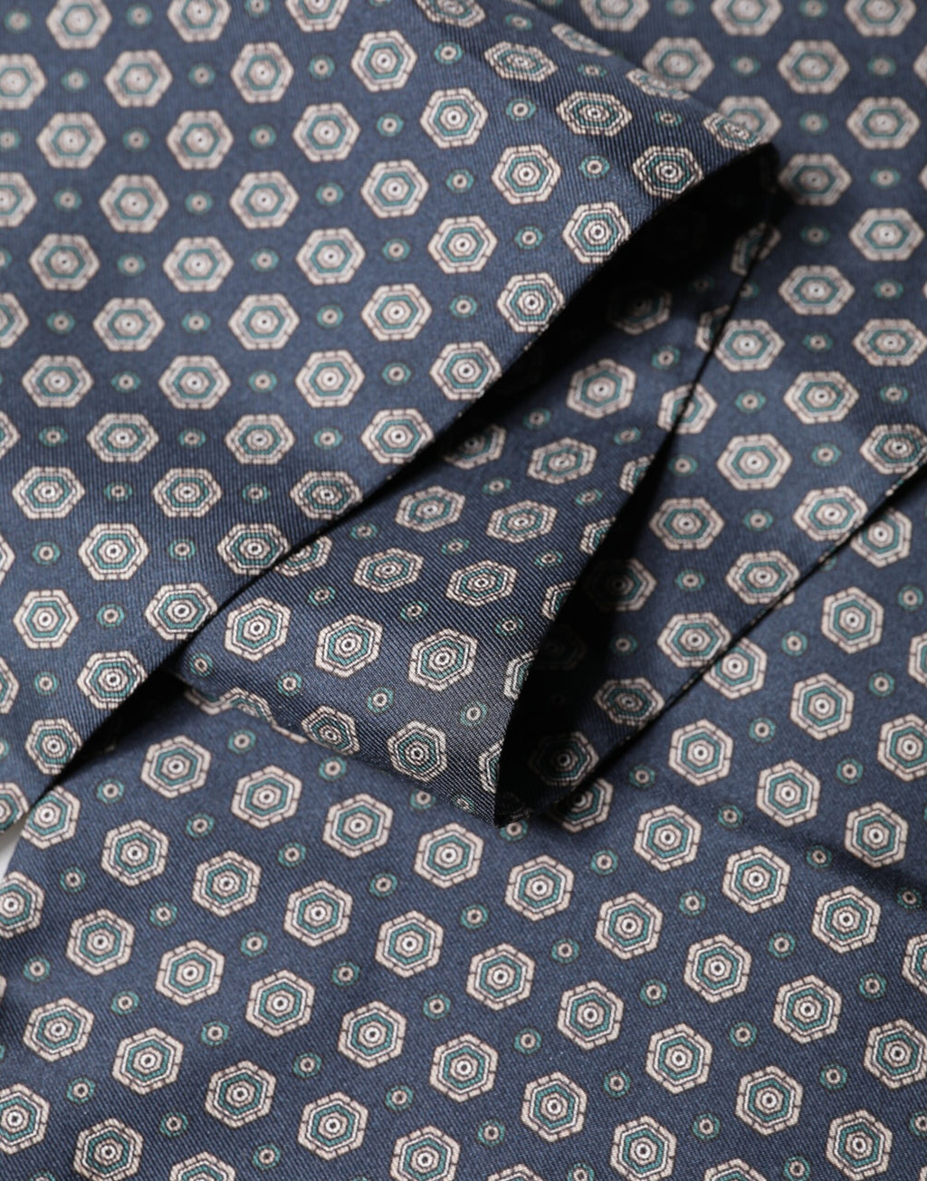 Foulard Dolce & Gabbana en Soie à Motifs Bleus avec Franges 138cm x 15.5cm